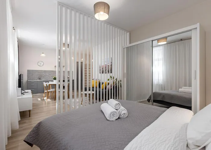 Moderns Un Kluss Dzivoklis 37 M2 アパート *