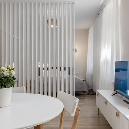 Moderns Un Kluss Dzivoklis 37 M2 شقة ريغا